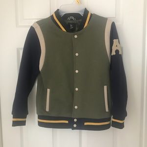 Boys jacket size medium (8/10)